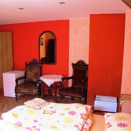 Hotel U Lisky Hostka  Экстерьер фото
