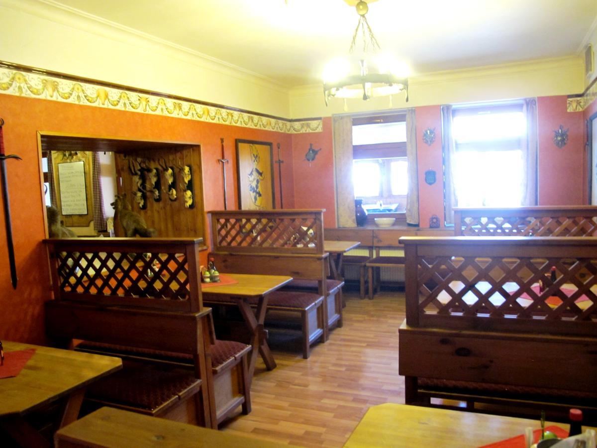 Hotel U Lisky Hostka  Экстерьер фото