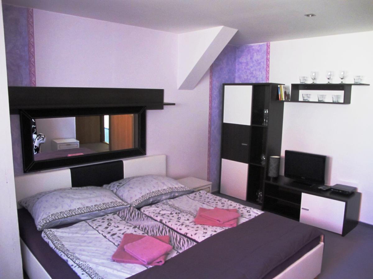 Hotel U Lisky Hostka  Экстерьер фото