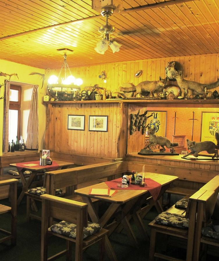 Hotel U Lisky Hostka  Экстерьер фото