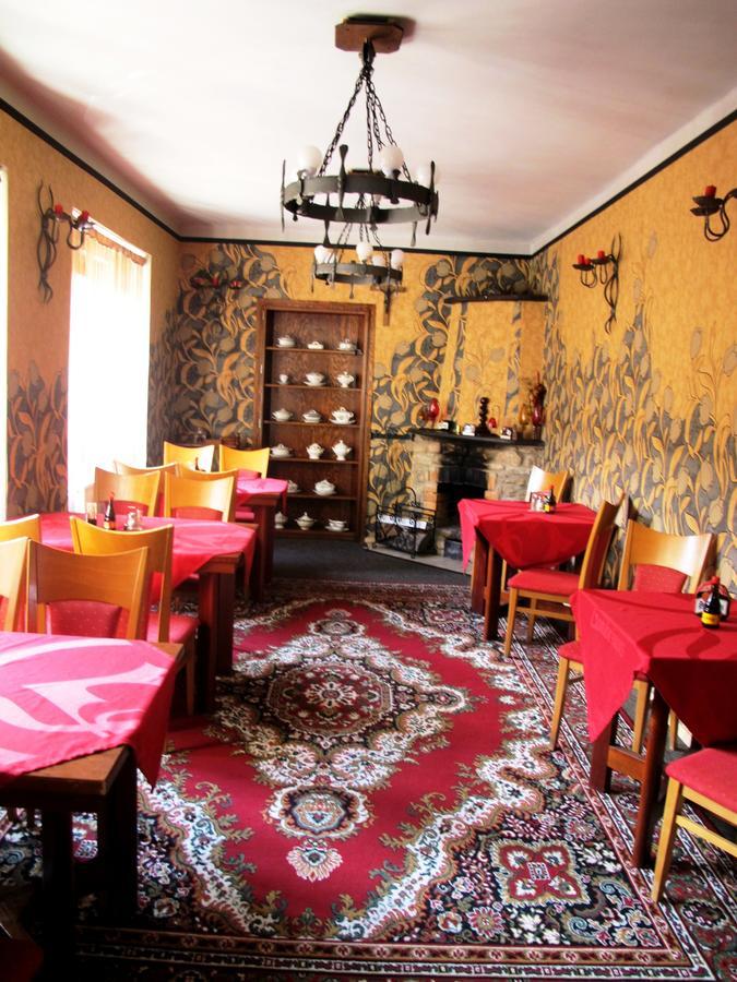 Hotel U Lisky Hostka  Экстерьер фото