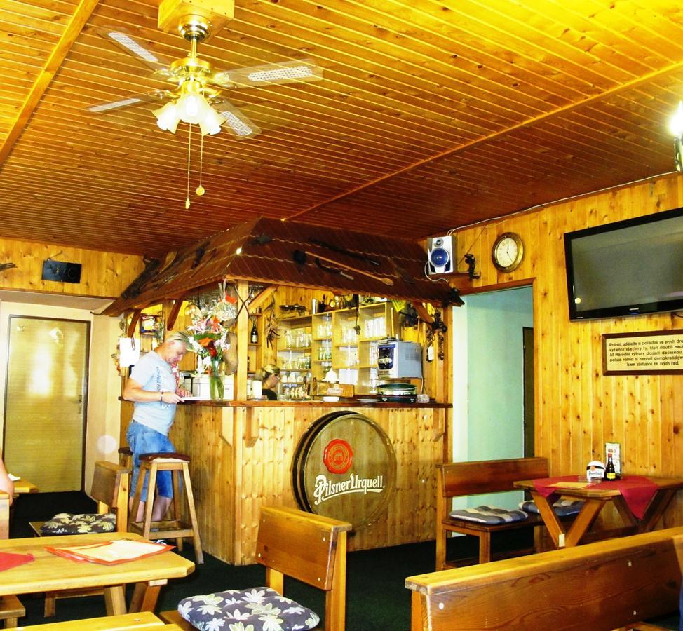 Hotel U Lisky Hostka  Экстерьер фото